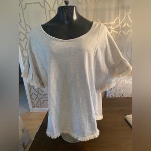 Women’s Umgee Short Sleeve Fringe Top Oatmeal Size L NWOT.